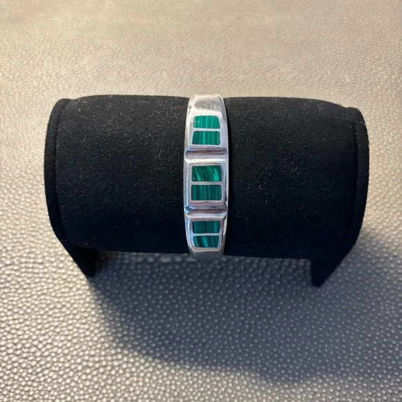 Vintage Taxco Mexico 925 Sterling Silver Hinged Bangle Bracelet Malachite Inlay - Picture 1 of 5